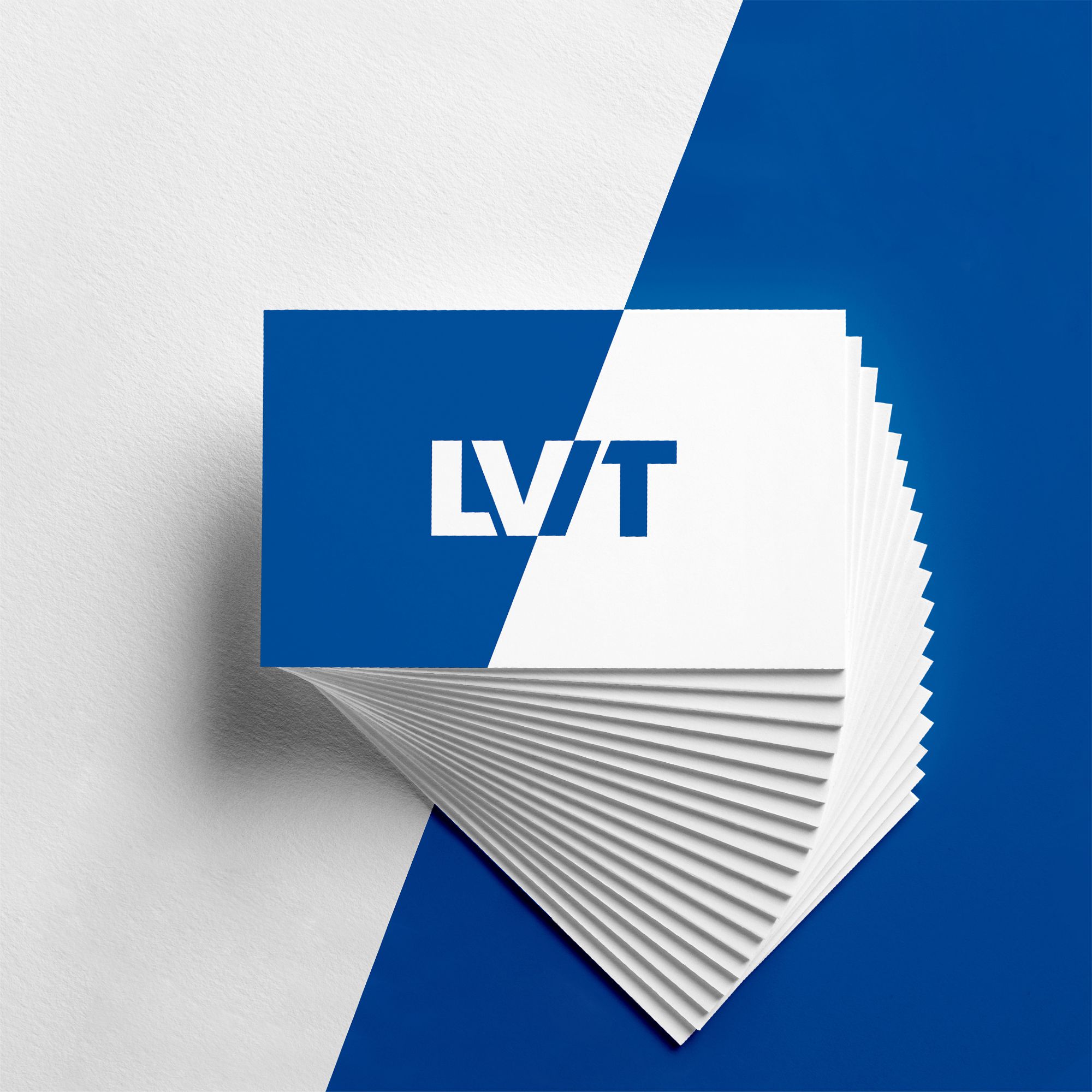 02_Realistic Business Cards MockUp 6xx